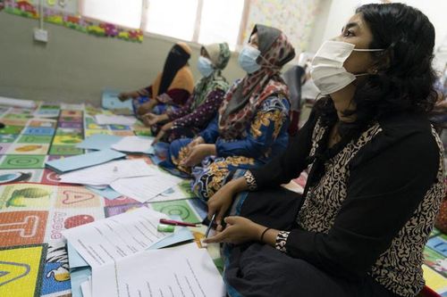Lớp học chữ cho phụ nữ tị nạn ở Malaysia