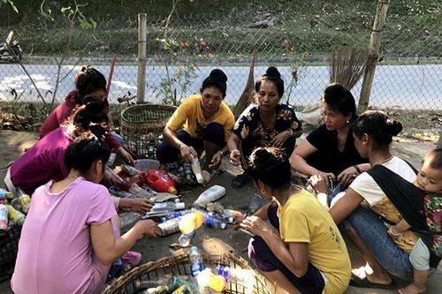 Phụ nữ Mường Chà chống rác thải nhựa, bảo vệ môi trường
