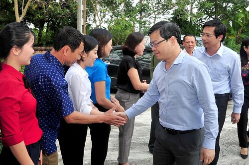 Chủ tịch UBND tỉnh Nguyễn Văn Sơn tiếp xúc cử tri thôn Bình Ca