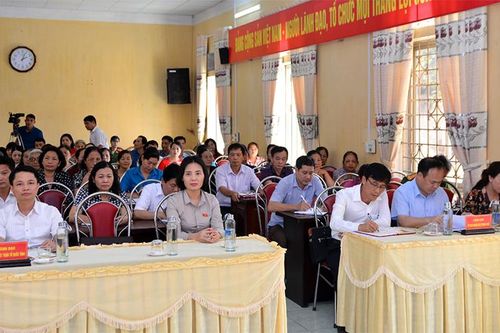 Đại biểu Quốc hội Âu Thị Mai tiếp xúc cử tri phường Minh Xuân