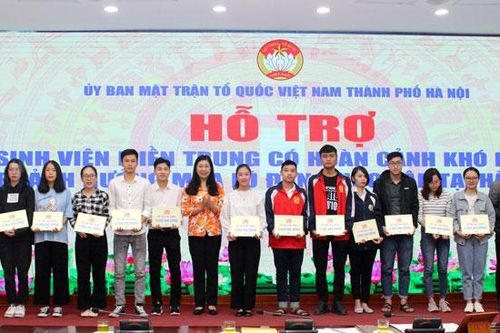 Hà Nội tiếp nhận hơn 13 tỷ đồng ủng hộ nhân dân miền Trung khắc phục hậu quả mưa lũ