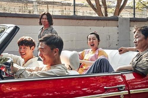 'Kẻ Săn Mộ' hoành tráng và mãn nhãn, giữ vững ngôi đầu phòng vé Hàn Quốc 19 ngày liên tiếp