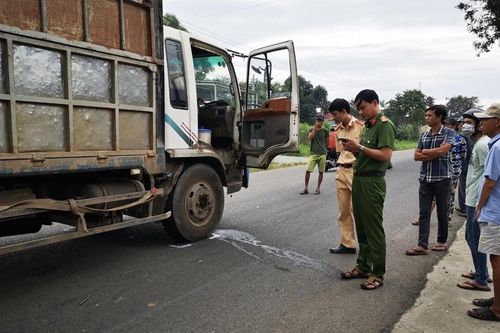 Hai nữ sinh tử vong thương tâm trên đường tới trường