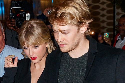Bạn trai giúp Taylor Swift sáng tác hai ca khúc trong 'folklore'