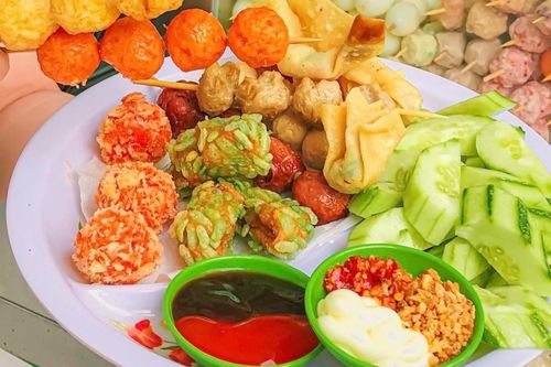 Thưởng thức món ăn vặt giá bình dân ở TP.HCM