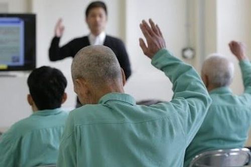 Cô đơn, nghèo đói, nhiều người già Nhật Bản đi trộm cắp
