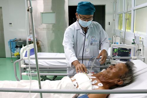Cứu sống ông lão 71 tuổi bị đâm thủng tim