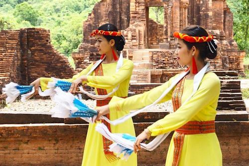 7 di tích Chăm thu hút khách ở miền Trung