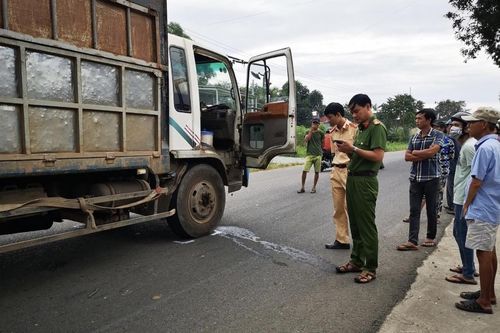 Tai nạn giao thông mới nhất hôm nay 26/11: Xe tải va chạm xe máy, 2 học sinh tử vong