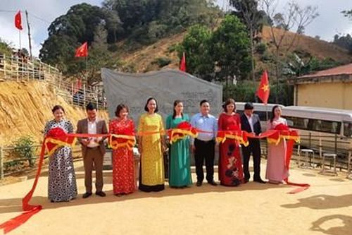 Khánh thành và bàn giao công trình Bia lưu niệm Tây Tiến ở Sài Khao