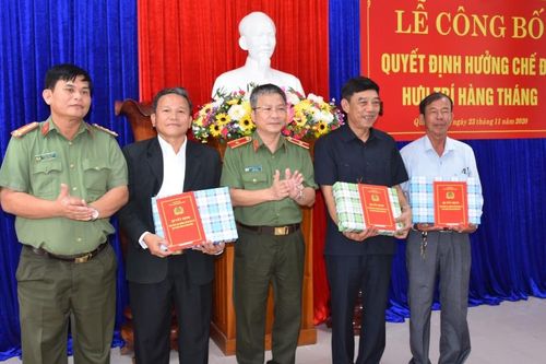 Công an Quảng Nam công bố quyết định nghỉ hưu