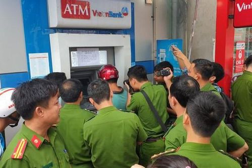 Đục, cắt cây ATM và những quái chiêu của kẻ trộm