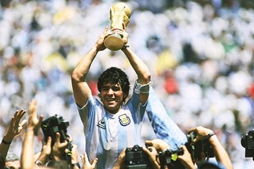 Sao Việt tiếc thương 'huyền thoại bóng đá' Diego Maradona qua đời