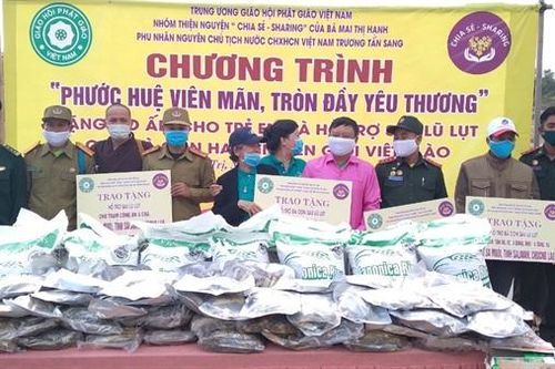 Hỗ trợ sau lũ cho người dân tại khu vực biên giới Việt Nam-Lào tỉnh Quảng Trị