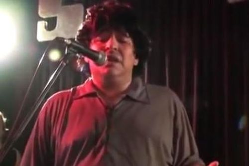 Xem lại khoảnh khắc Maradona hát ca khúc 'Bàn tay của Chúa' đầy cảm xúc