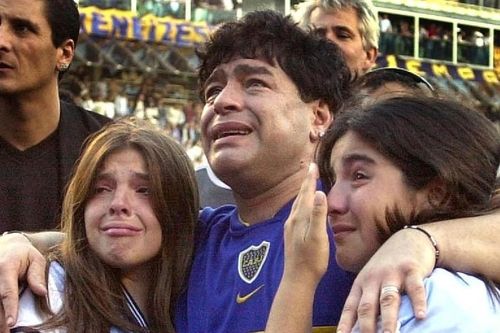 Diego Maradona: Khi người đàn ông khóc