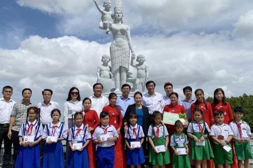 Petrovietnam và các đơn vị thành viên tham gia đoàn công tác Trung ương đến miền Tây Nam bộ