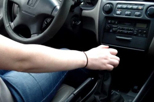 Cách lái xe để người ngồi cùng không bị say nôn ói
