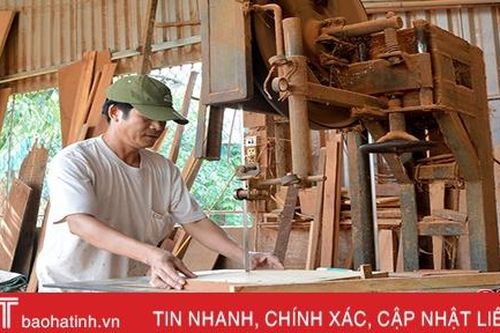 Tai nạn lao động 'rình rập' ở làng mộc nổi tiếng Hà Tĩnh