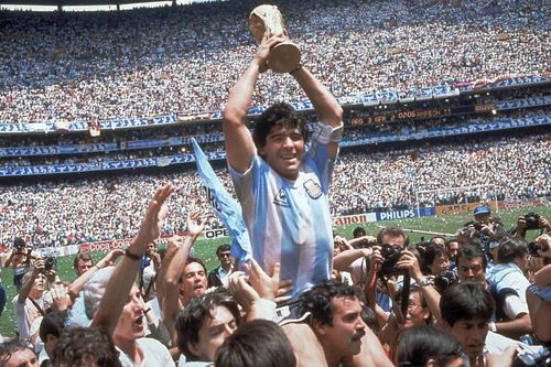 Người dùng mạng xã hội bày tỏ sự tiếc thương huyền thoại Diego Maradona