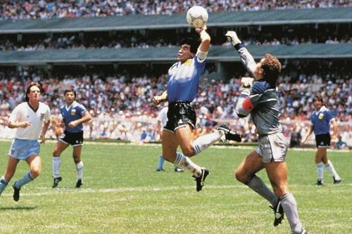 Nhìn lại hai bàn thắng lịch sử của Diego Maradona vào lưới tuyển Anh ở World Cup 1986