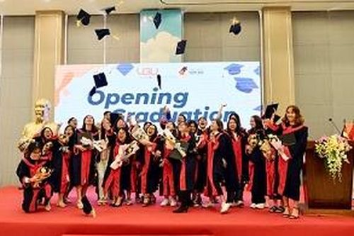 Trường Đại học Việt Đức: Trao bằng tốt nghiệp cho 183 tân cử nhân, thạc sỹ