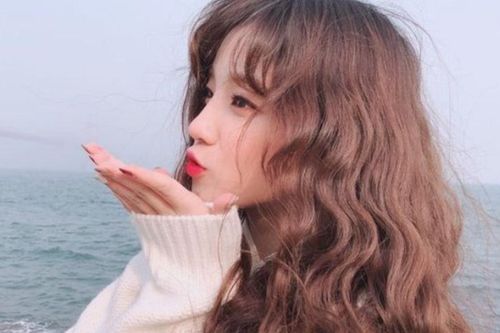 6 mẹo chọn màu son giúp môi đầy đặn, cuốn hút hơn