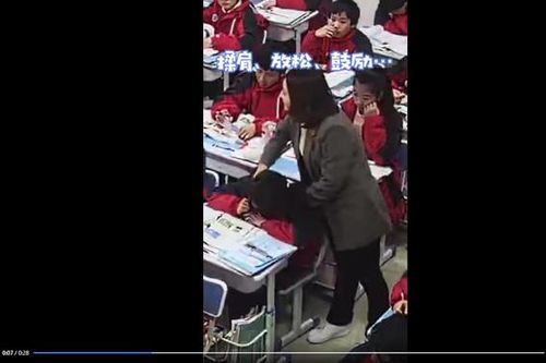 Cách xử lý gây bất ngờ của giáo viên khi học sinh ngủ gật
