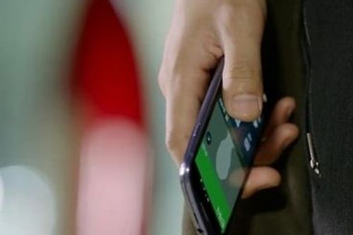 Đâm người chen ngang cuộc điện thoại