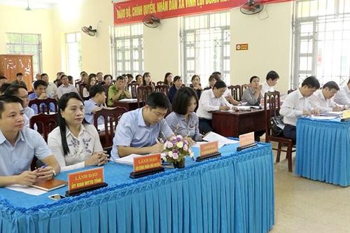 Đại biểu Quốc hội Âu Thị Mai tiếp xúc cử tri xã Vĩnh Lợi