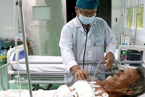 Cứu sống cụ ông bị đâm thủng tim