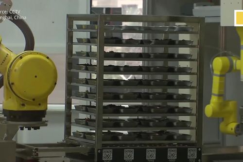 Trường học Trung Quốc sử dụng robot nấu ăn mùa COVID-19