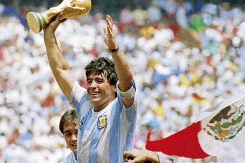 Huyền thoại bóng đá Diego Maradona qua đời