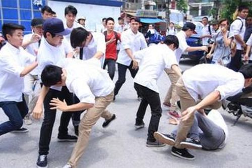 Đi đòi nợ, nam sinh bị đánh hội đồng