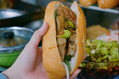 Tiệm bánh mì chả cá ngon ở TP.HCM