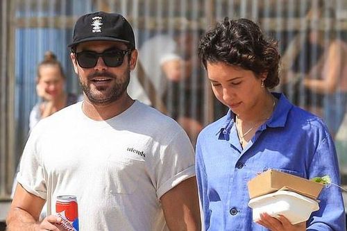 Zac Efron chia tay bạn gái người mẫu