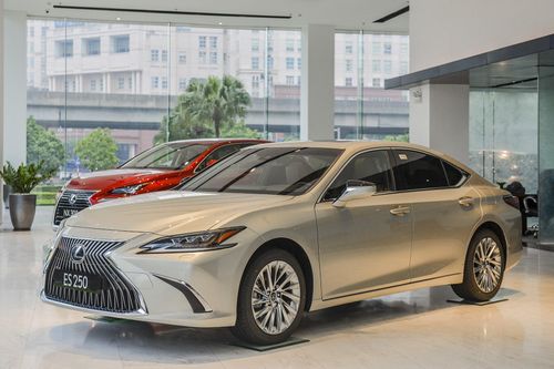 Lexus ES đời 2021 được giới thiệu tại Việt Nam, giá từ 2,54 tỷ đồng