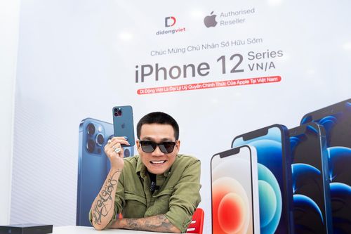 Wowy sắm iPhone 12 Pro Max trong ngày mở bán