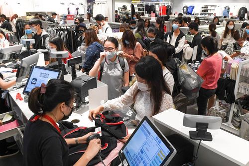Đẩy giá hàng cũ rồi treo biển giảm 50% trong ngày Black Friday