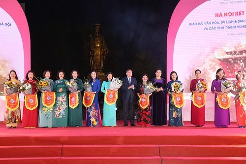 Phụ nữ Hà Nội và các tỉnh, thành vùng đồng bằng sông Hồng giao lưu văn hóa, du lịch
