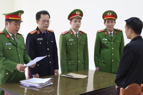 Chiếm đoạt hàng cứu trợ lũ lụt, một thanh niên bị khởi tố, bắt giam