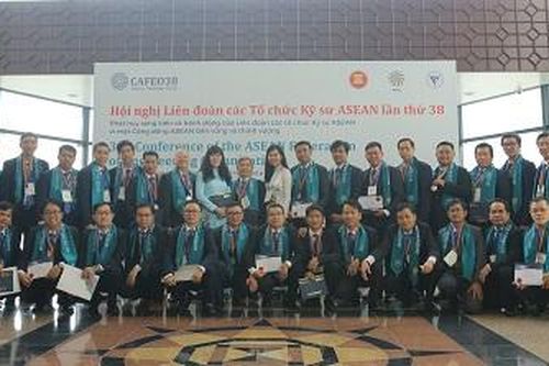 Thêm 44 kỹ sư điện lực TPHCM được nhận chứng chỉ Kỹ sư chuyên nghiệp ASEAN