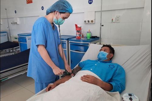Cứu sống bệnh nhân sau gần 8 giờ phẫu thuật phức tạp