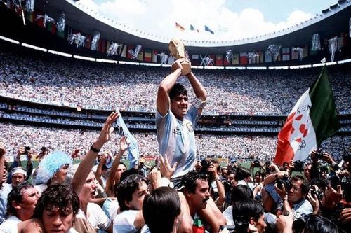 Thú vị hành trình 'nên thánh bóng đá thế giới' của huyền thoại Maradona