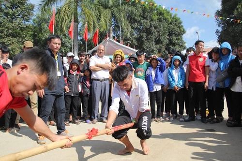 Học sinh vùng cao Điện Biên rộn rã trong Ngày hội văn hóa dân gian