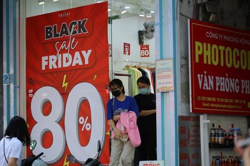 Black Friday: Phố thời trang nơi tấp nập, nơi đìu hiu vắng khách