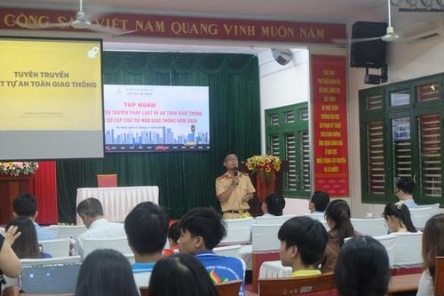 Hàng trăm sinh viên ĐH Đà Nẵng được tập huấn công tác tuyên truyền ATGT