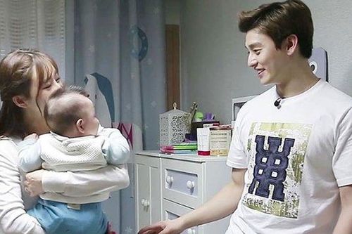 Nam ca sĩ Eli xác nhận chia tay vợ hơn 11 tuổi