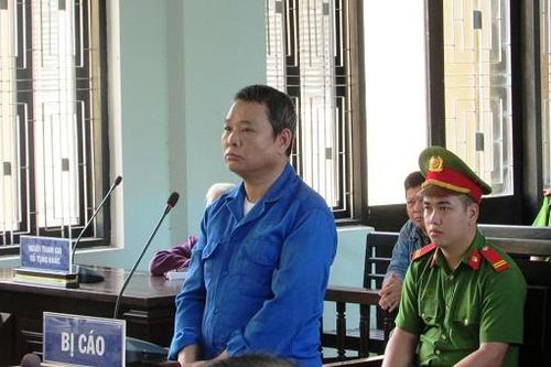 Chém Công an phường vì bị tạm giữ điện thoại và loa Bluetooth