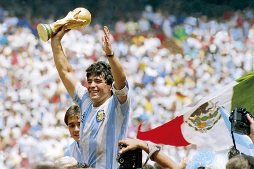Những bộ phim phải xem nếu muốn hiểu về cố huyền thoại bóng đá Maradona
